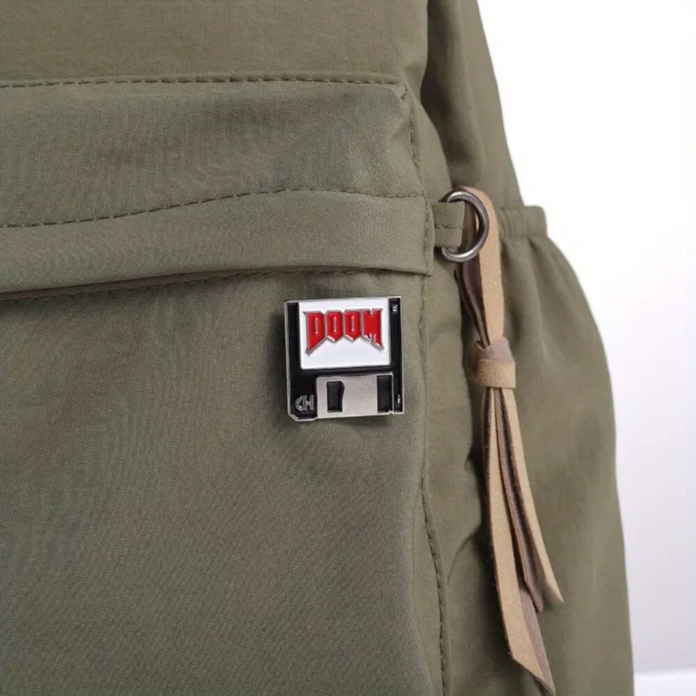 RETRO GAMING VINTAGE DOOM FLOPPY DISC OIL DRIPPED ENAMEL PIN  NWT - Picture 5 of 13